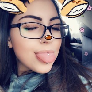 Meet your Posher, Caitlin